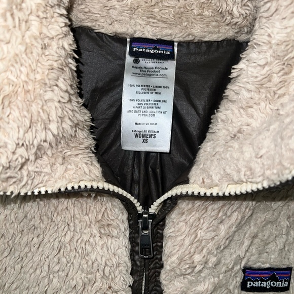 Patagonia Women's Tan Teddy Jacket - Picture 3 of 8